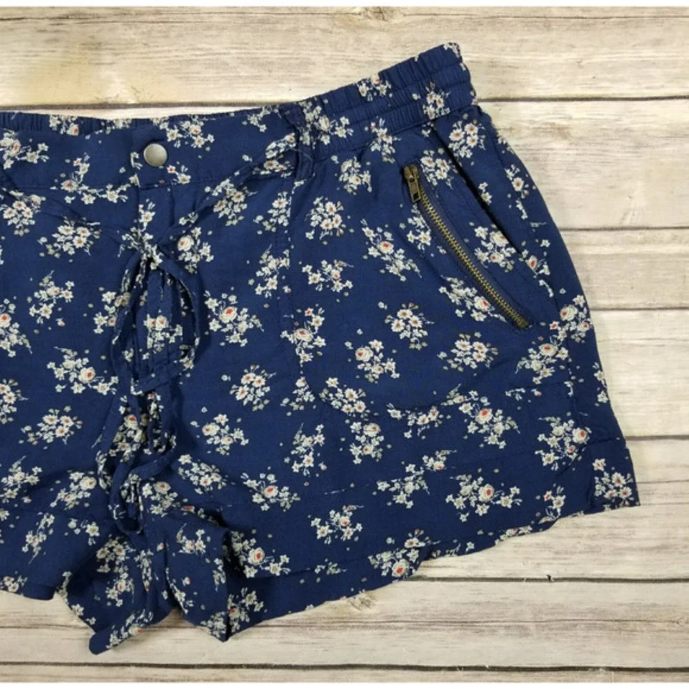EUC Forever 21 Blue Floral Size 31 Shorts with Pockets Drawstring Waist - Picture 7 of 16